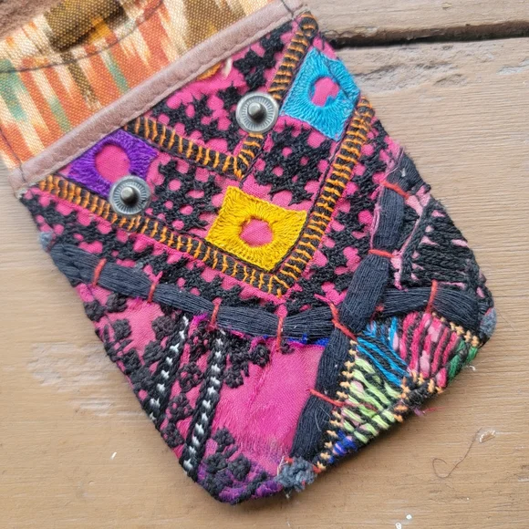 🎱🔮 Free People Boho Embroidered Repurposed vtg banjara hippie Wallet card case - Picture 7 of 16
